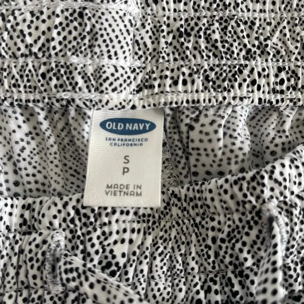 Old Navy Black & White Dotted Pull-on Shorts - Size S
